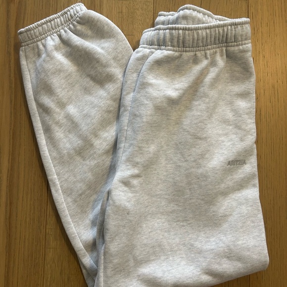 Aritzia Cozy Sweatfleece Mega Baggy Fold-Over Jogger - Picture 3 of 11
